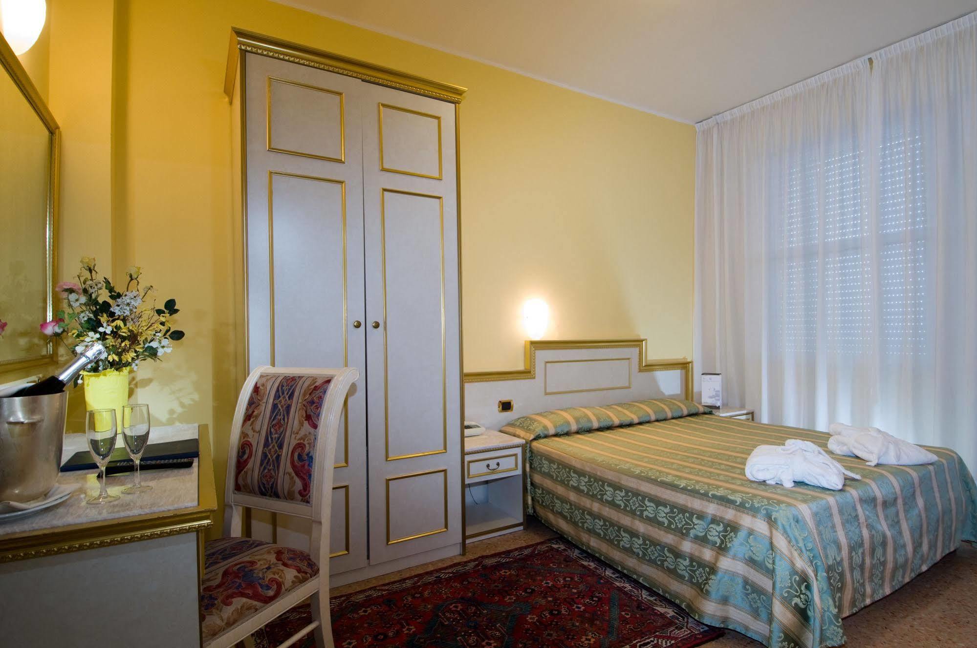 Hotel Internazionale Terme Abano Terme Exterior photo